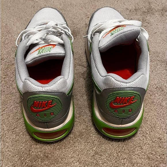 Nike - Picture 3 of 6